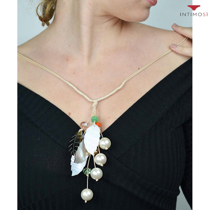 Collana da donna lunga con pendenti e perle